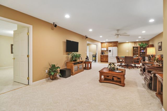 44 Inwood Ct, Crossville, TN 38558