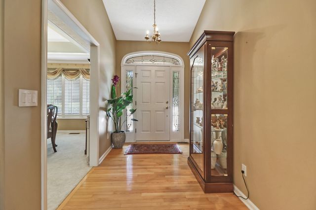 44 Inwood Ct, Crossville, TN 38558