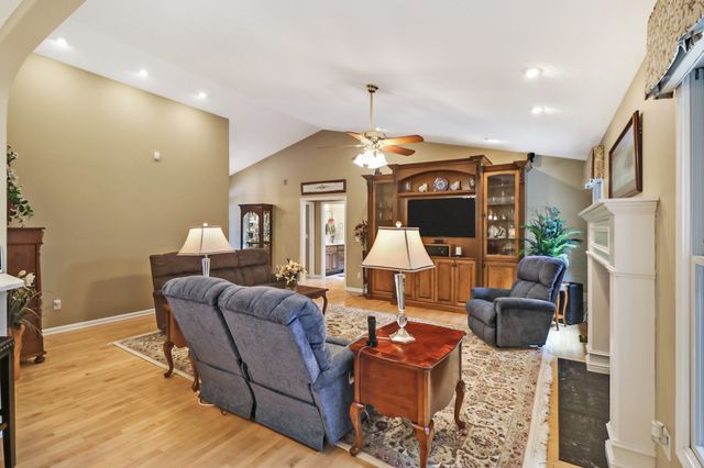 44 Inwood Ct, Crossville, TN 38558