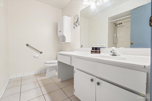 15713 ORLAN BROOK Drive 100, Orland Park, IL 60462