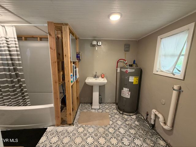 21538 Benhams Road, Bristol, VA 24202