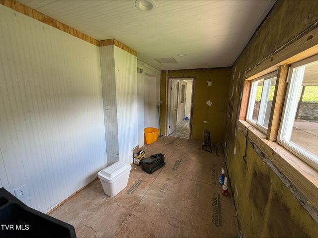 21538 Benhams Road, Bristol, VA 24202