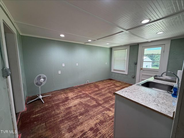 21538 Benhams Road, Bristol, VA 24202