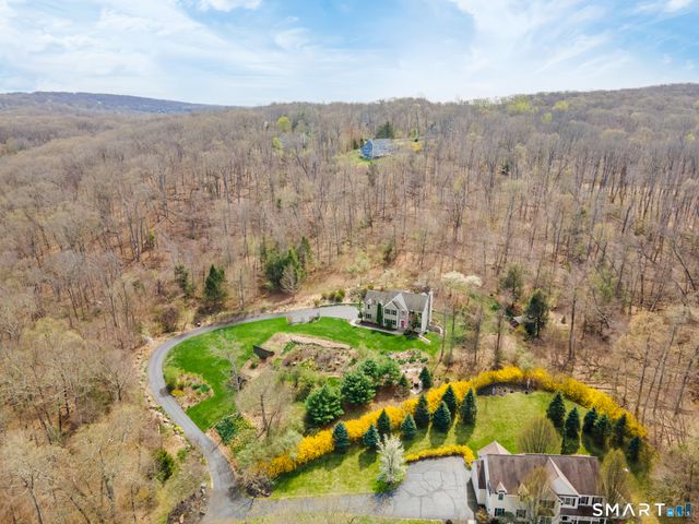 83 Valley Stream Lane, Southbury, CT 06488