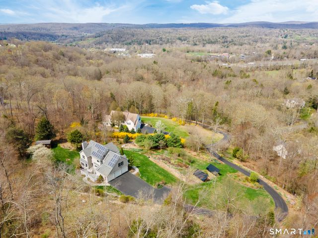 83 Valley Stream Lane, Southbury, CT 06488