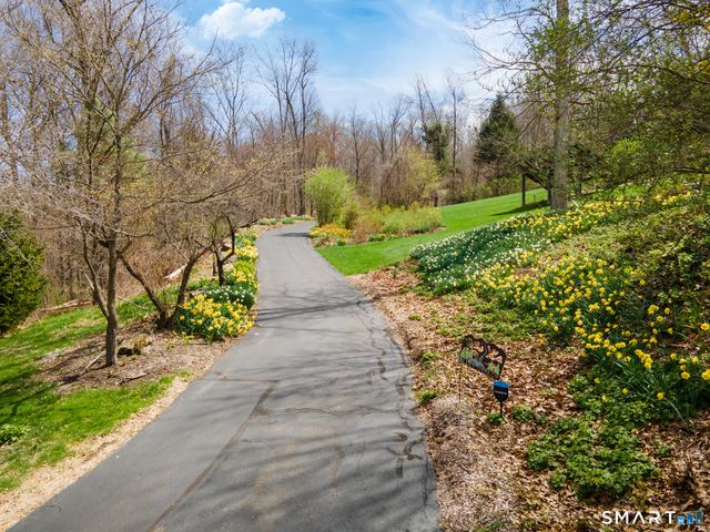 83 Valley Stream Lane, Southbury, CT 06488