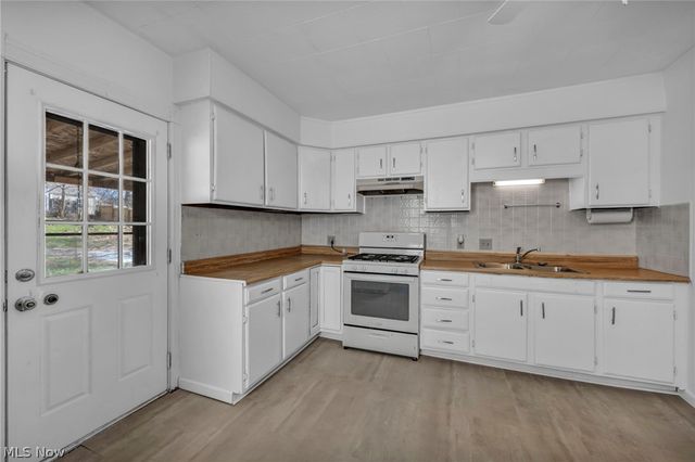 1729 Newberry Street, Cuyahoga Falls, OH 44221