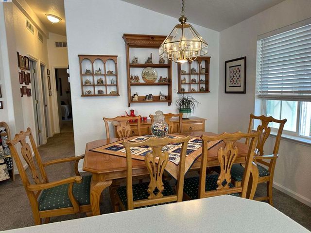 711 Old Canyon Rd, Fremont, CA 94536