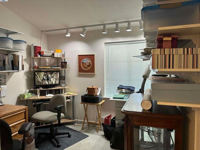 711 Old Canyon Rd, Fremont, CA 94536