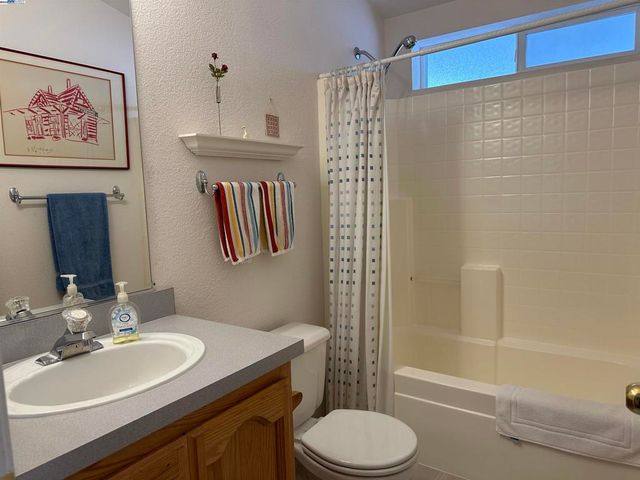 711 Old Canyon Rd, Fremont, CA 94536