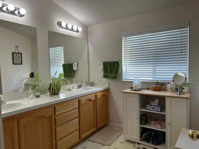 711 Old Canyon Rd, Fremont, CA 94536