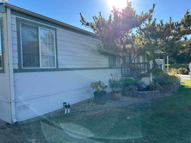 711 Old Canyon Rd, Fremont, CA 94536