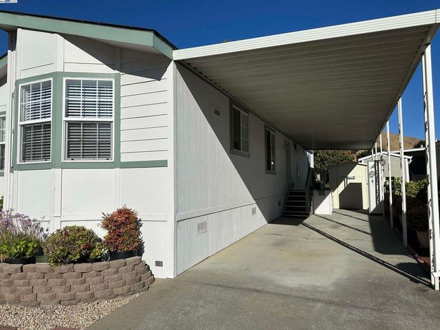 711 Old Canyon Rd, Fremont, CA 94536