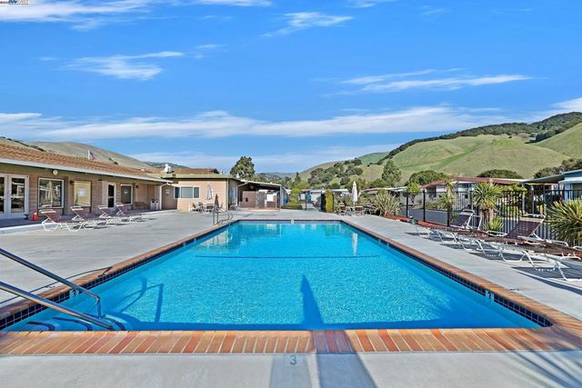 711 Old Canyon Rd, Fremont, CA 94536