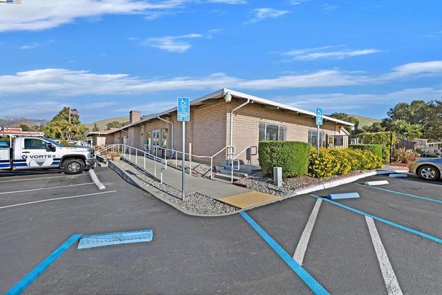 711 Old Canyon Rd, Fremont, CA 94536
