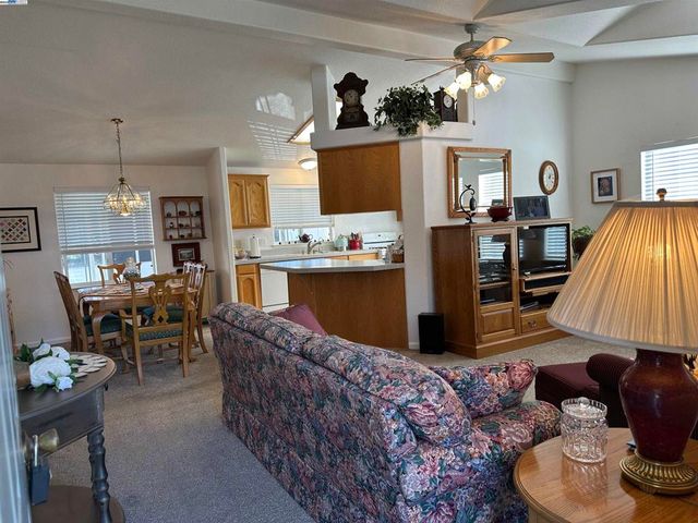 711 Old Canyon Rd, Fremont, CA 94536