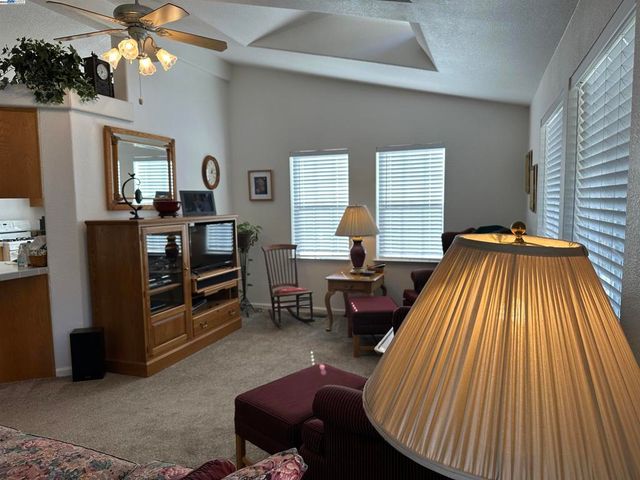 711 Old Canyon Rd, Fremont, CA 94536