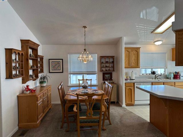 711 Old Canyon Rd, Fremont, CA 94536