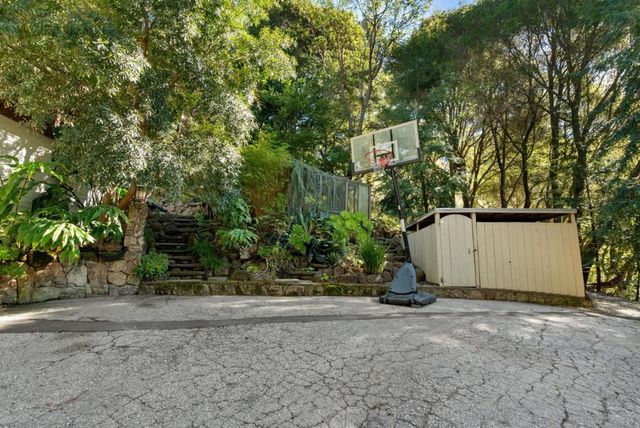 101 Endlich Drive, Santa Cruz, CA 95060