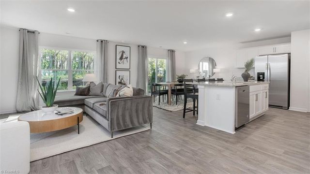 102 Beechwood Circle, Thomasville, NC 27360