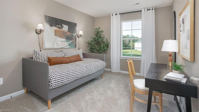 102 Beechwood Circle, Thomasville, NC 27360