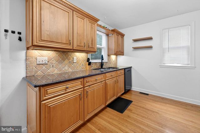 6 DAWES AVE, Trenton, NJ 08638
