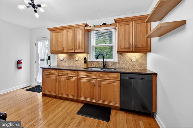 6 DAWES AVE, Trenton, NJ 08638