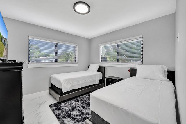 5636 SW 19th St, West Park, FL 33023