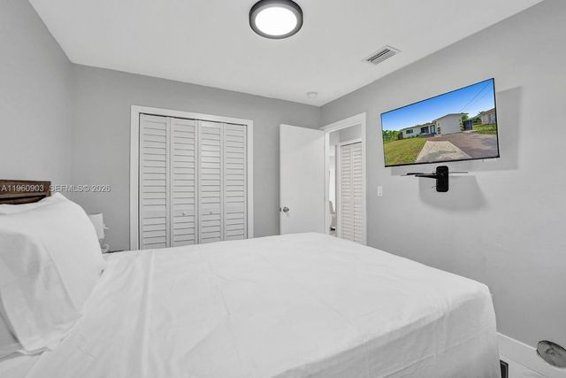 5636 SW 19th St, West Park, FL 33023