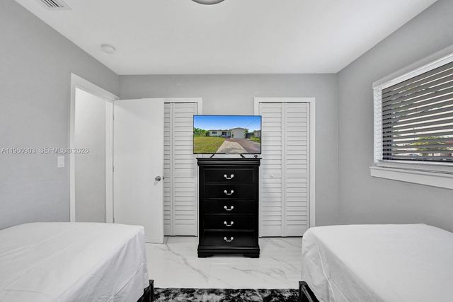 5636 SW 19th St, West Park, FL 33023