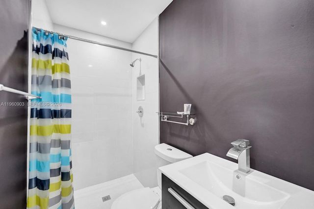 5636 SW 19th St, West Park, FL 33023