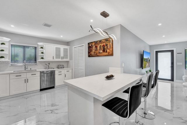 5636 SW 19th St, West Park, FL 33023