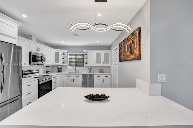 5636 SW 19th St, West Park, FL 33023