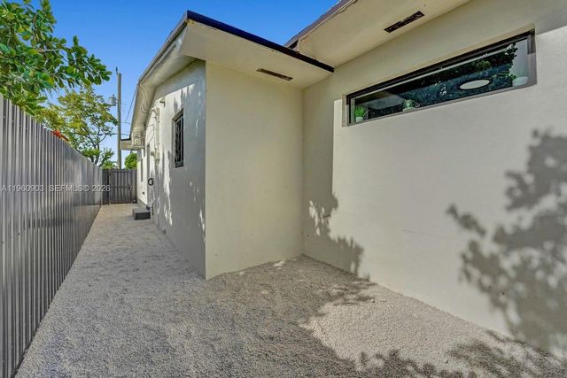 5636 SW 19th St, West Park, FL 33023