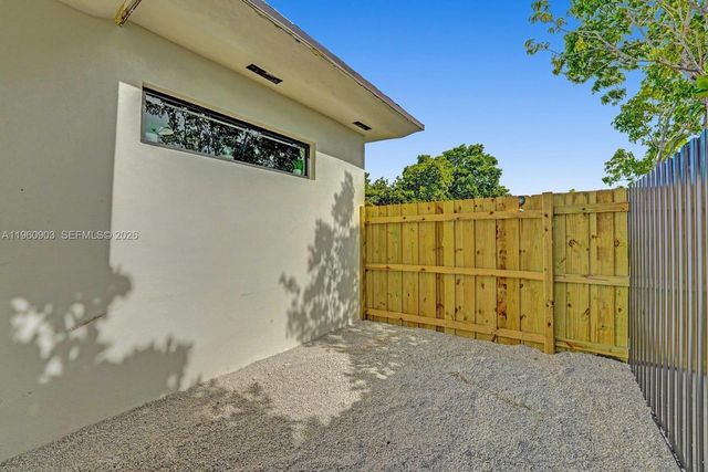 5636 SW 19th St, West Park, FL 33023