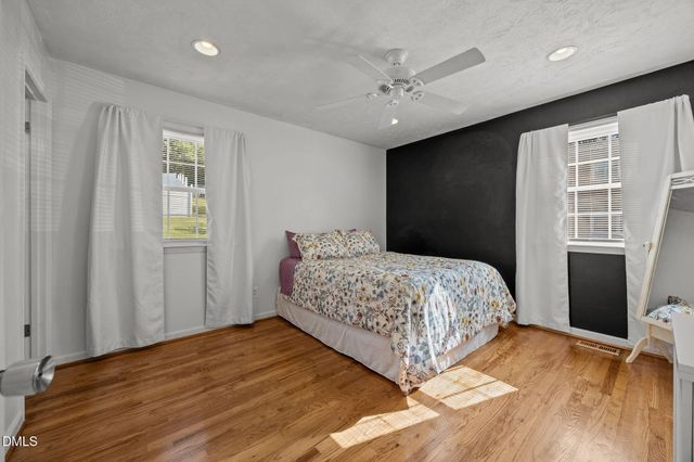 4950 Pinewood Drive, Hope Mills, NC 28348