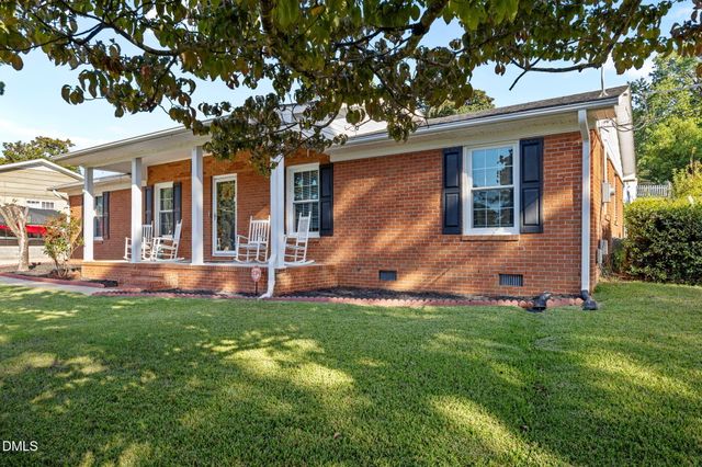 4950 Pinewood Drive, Hope Mills, NC 28348
