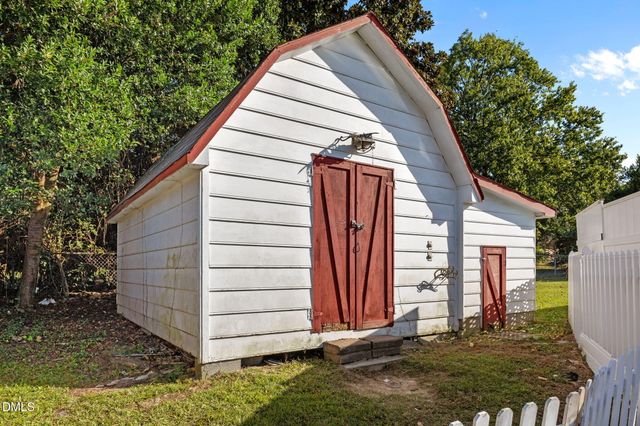 4950 Pinewood Drive, Hope Mills, NC 28348