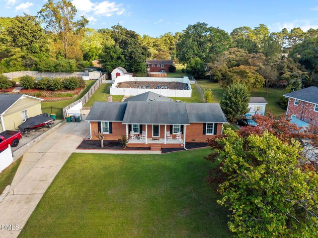4950 Pinewood Drive, Hope Mills, NC 28348