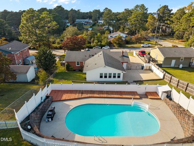 4950 Pinewood Drive, Hope Mills, NC 28348