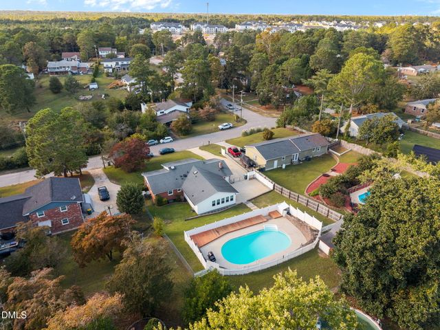 4950 Pinewood Drive, Hope Mills, NC 28348