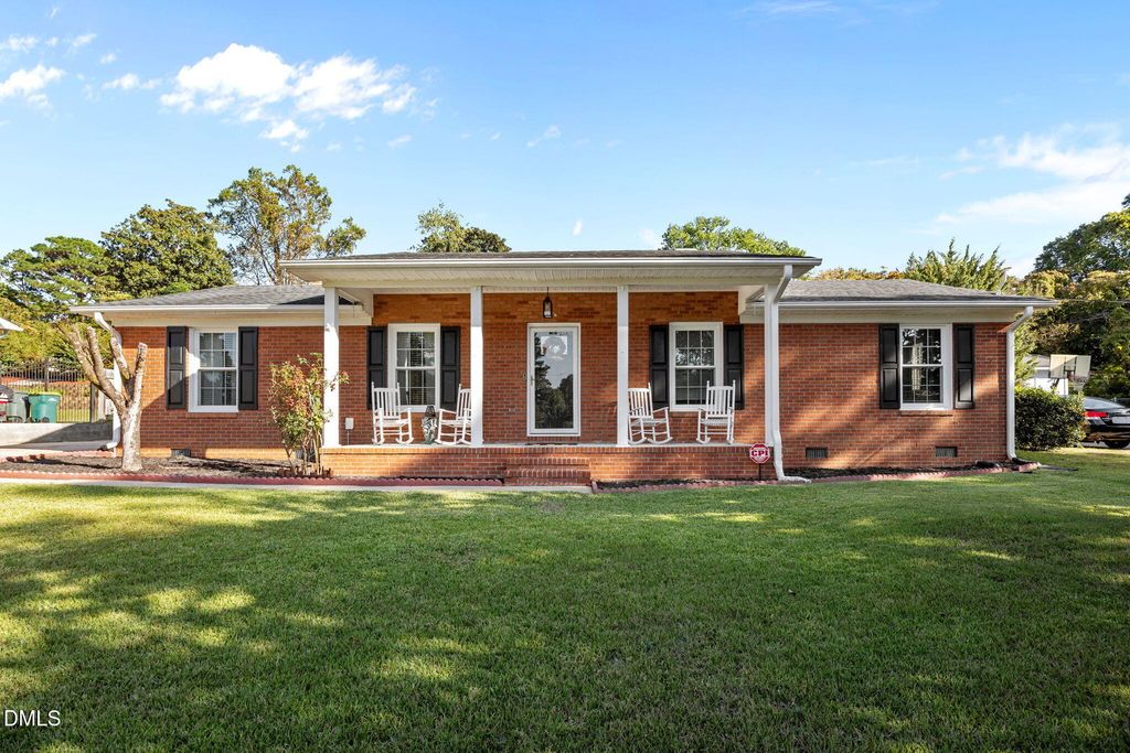 4950 Pinewood Drive, Hope Mills, NC 28348