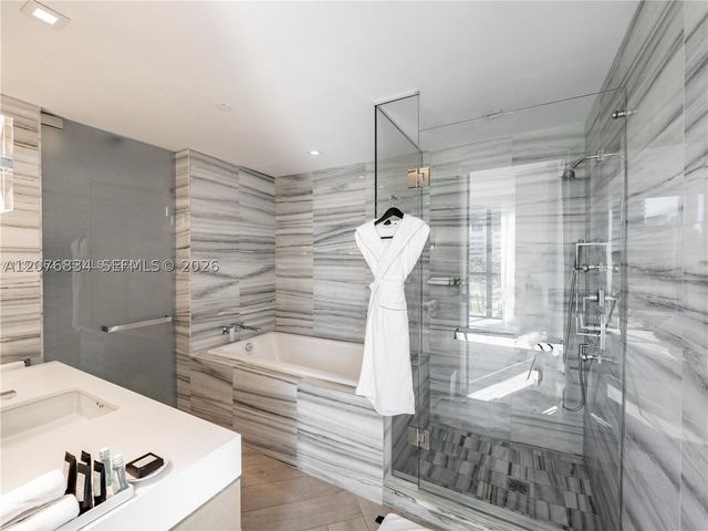 2201 Collins Ave 428, Miami Beach, FL 33139