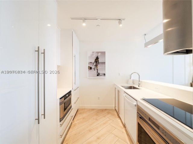 2201 Collins Ave 428, Miami Beach, FL 33139