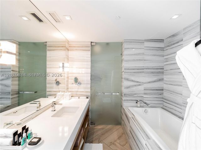 2201 Collins Ave 428, Miami Beach, FL 33139