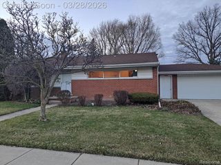 22441 E Price Drive, Clinton Charter Township, MI 48035