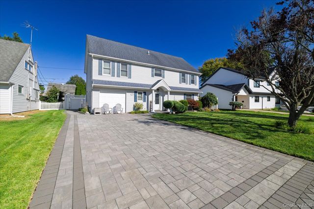 27 Welcome Lane, Wantagh, NY 11793