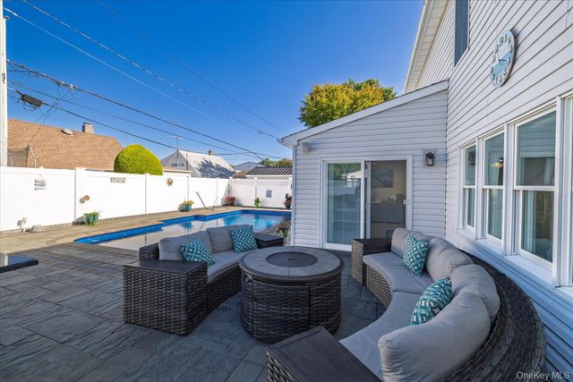 27 Welcome Lane, Wantagh, NY 11793