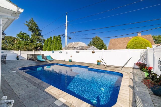 27 Welcome Lane, Wantagh, NY 11793