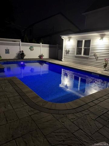 27 Welcome Lane, Wantagh, NY 11793